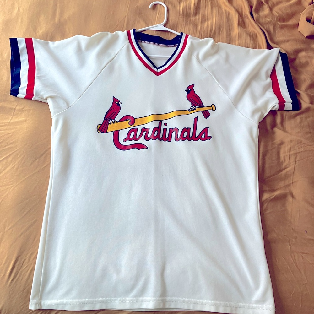 Saint Louis Cardinals jersey.
